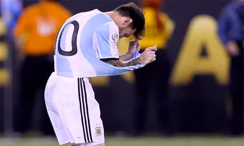 Ngay sau thất bại ở chung kết Copa America 2016, cầu thủ hay nhất thế giới đương đại quyết định giã từ sự nghiệp quốc tế.
