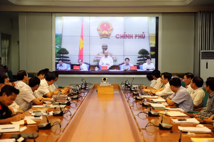 Thủ tướng Chính phủ Nguyễn Xuân Phúc chủ trì hội nghị trực tuyến toàn quốc tháng 6.