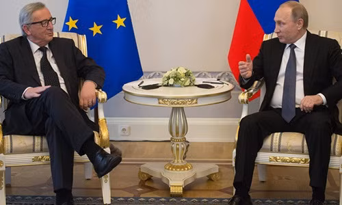 Tổng thống Nga Vladimir Putin (phải) và Chủ tịch Ủy ban châu Âu Jean-Claude Juncker. Ảnh: Sputnik