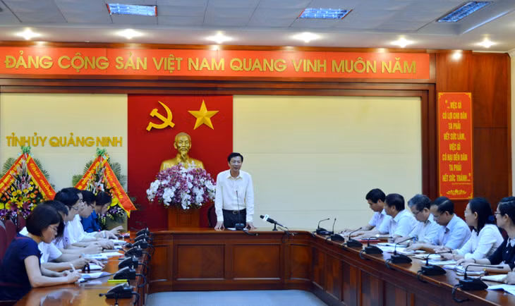 Bí thư Tỉnh ủy Nguyễn Văn Đọc phát biểu kết luận cuộc họp.