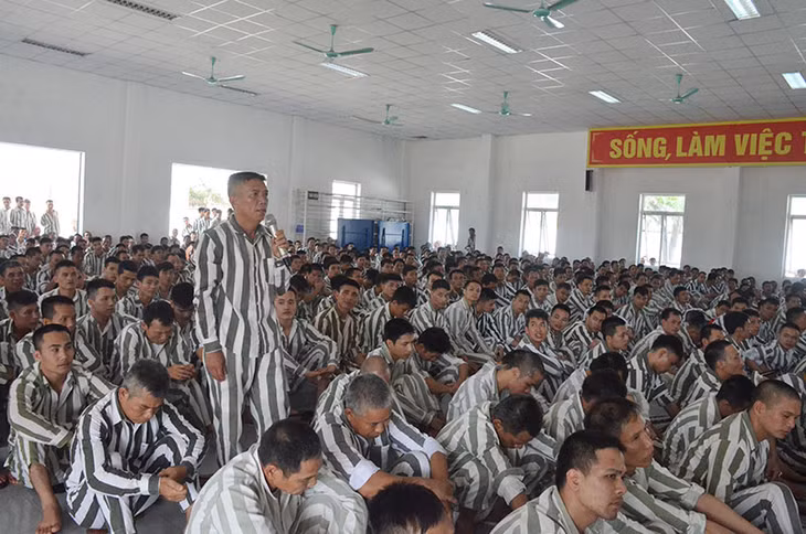 Các phạm nhân