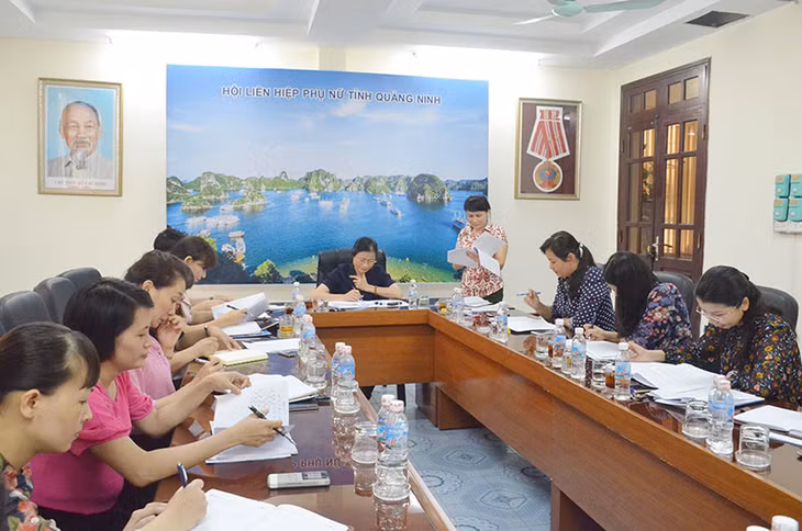 Quang cảnh buổi làm việc. 