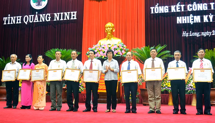 10 cá nhân vinh dự nhận bằng khen của Trung ương Hội NCT Việt Nam