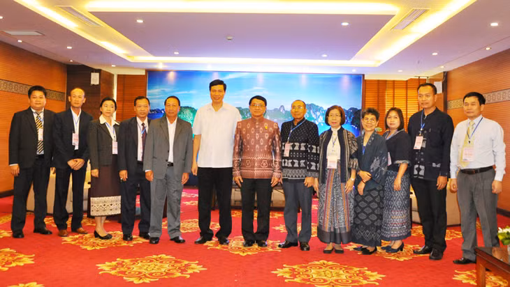 Lãnh đạo 3 tỉnh chụp ảnh lưu niệm.