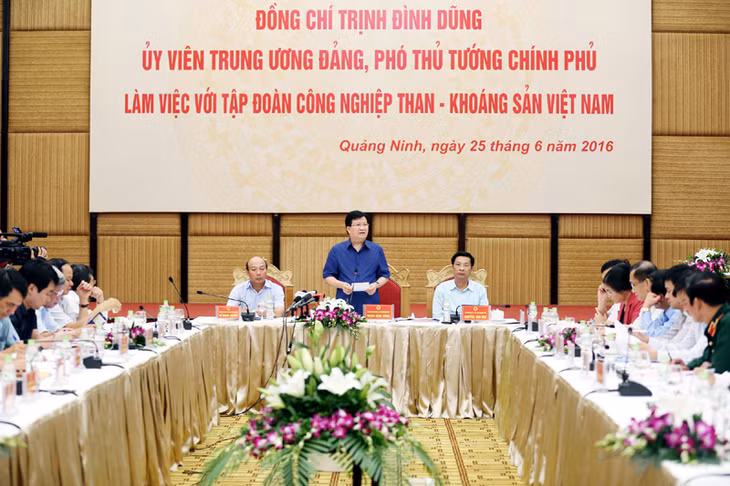 Quang cảnh buổi làm việc