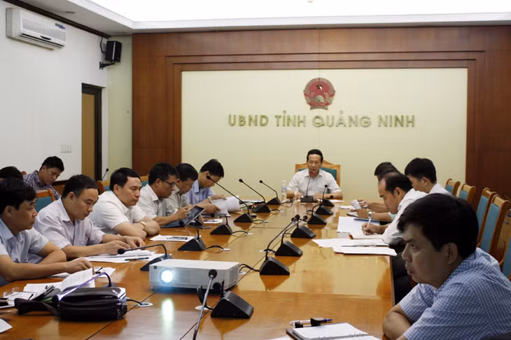 Quang cảnh buổi làm việc