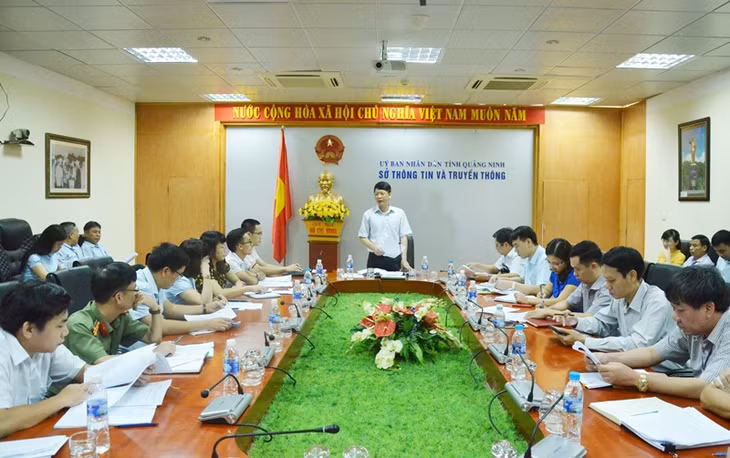 Quang cảnh buổi làm việc