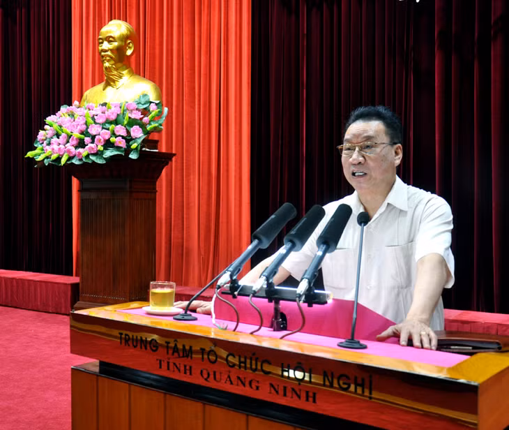 GS.TS. Nhà giáo Ưu tú Phùng Hữu Phú, Phó Chủ tịch Thường trục Hội đồng Lý luận Trung ương quán triệt nội dung cơ bản của Nghị quyết Đại hội XII của Đảng 