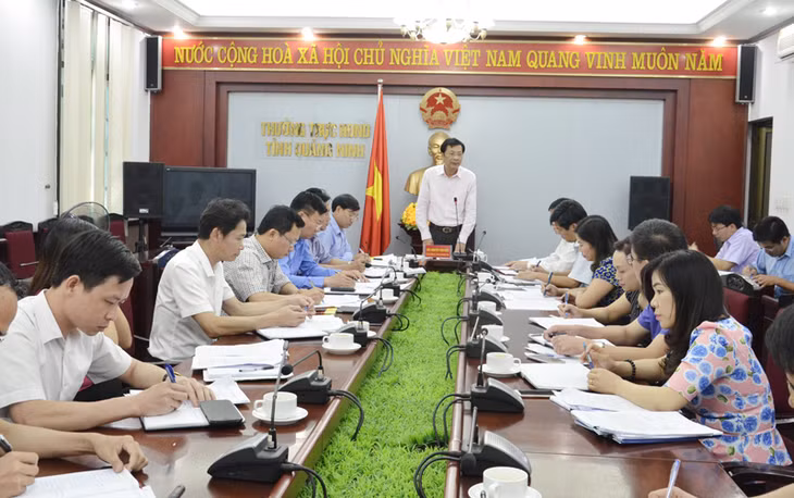 Đồng chí Nguyễn Văn Đọc, Bí thư Tỉnh ủy, Chủ tịch HĐND tỉnh chủ trì cuộc họp.