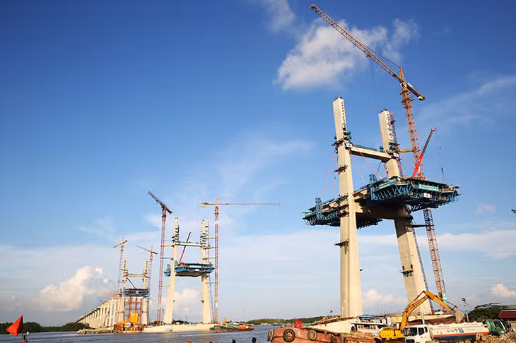 Cao tốc Hạ Long - Vân Đồn (trong ảnh Cầu Bạch Đằng) dự kiến đưa vào hoạt động trong năm 2018 sẽ góp phần thúc đẩy phát triển kinh tế-xã hội của tỉnh.