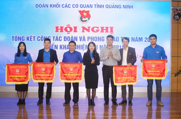 Đơn vị dẫn đầu cụm thi đua trực thuộc có thành tích xuất sắc trong công tác Đoàn và phong trào thanh thiếu nhi 