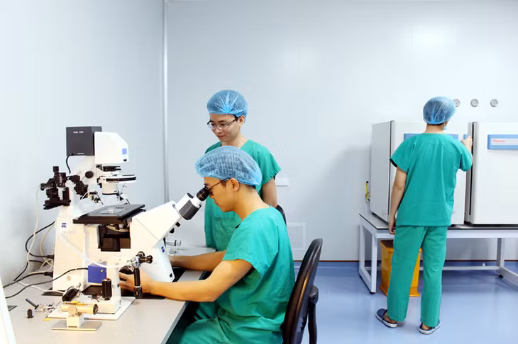 Khoa Hỗ trợ sinh sản (Bệnh viện Sản Nhi Quảng Ninh) được trang bị hệ thống phòng sạch và các trang thiết bị hiện đại phục vụ thực hiện kỹ thuật IVF