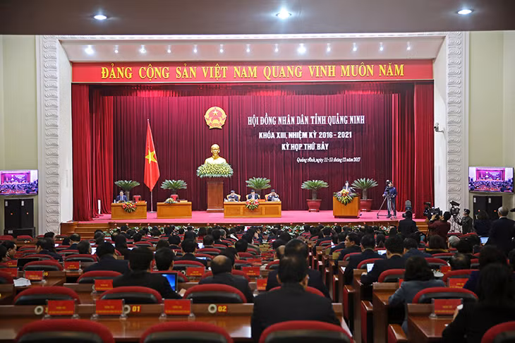 Quang cảnh phiên làm việc.