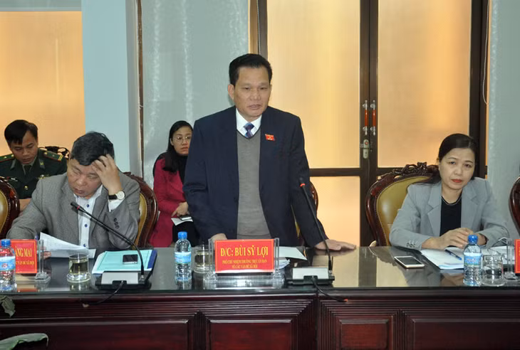 Đồng chí Bùi Sỹ Lợi phát biểu kết luận tại buổi làm việc với TP Móng Cái.