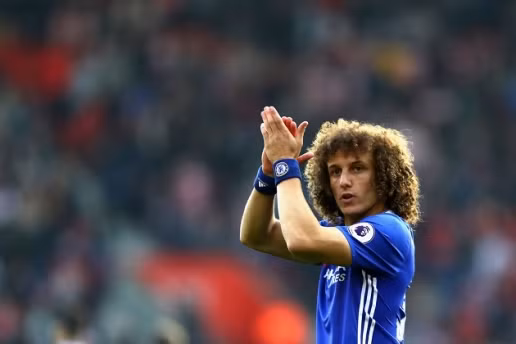  Luiz không còn chỗ đứng trong đội hình của Conte.