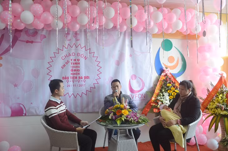 Gia đình anh Nguyễn Thành Trung chia sẻ về những vất vả, khó khăn và niềm vui khi đón con gái đầu lòng ra đời bằng phương pháp IVF