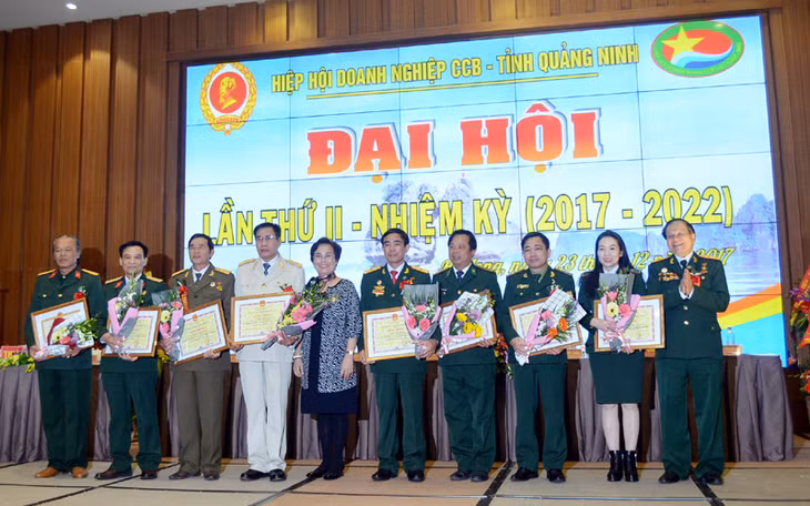 Các tập thể, cá nhân được nhận bằng khen của Hiệp hội CCB Việt Nam