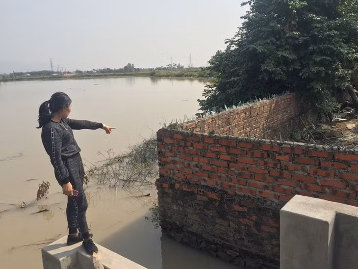 Người dân lo lắng về việc xây dựng trạm BTS ảnh hưởng đến cuộc sống.