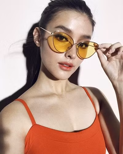 Bên cạnh đó, người đẹp 29 tuổi còn được biết đến với vai trò là diễn viên với hàng loạt bộ phim được đánh giá cao như: 