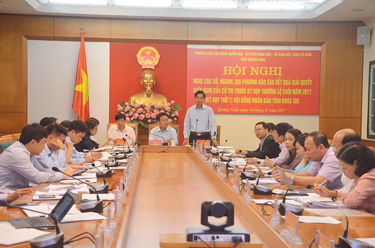 Đồng chí Vũ Văn Diện, Phó Chủ tịch UBND tỉnh, phát biểu tại hội nghị