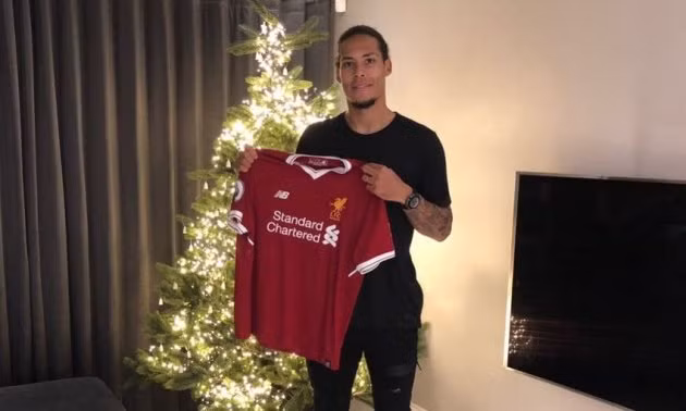  Virgil van Dijk chính thức trở thành người của Liverpool.