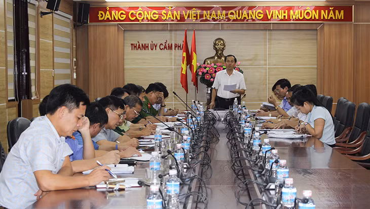 Thường Trực thành ủy tổ chức hội nghị giao ban với các cơ quan, đơn vị khối nội chính để kiểm điểm tình hình công tác 9 tháng đầu năm 2017 và phương hướng, nhiệm vụ 3 tháng cuối năm 2017
