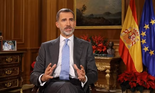 Vua Tây Ban Nha Felipe VI gửi thông điệp Giáng sinh từ Cung điện Hoàng gia, Madrid, ngày 24/12. Ảnh: AFP.