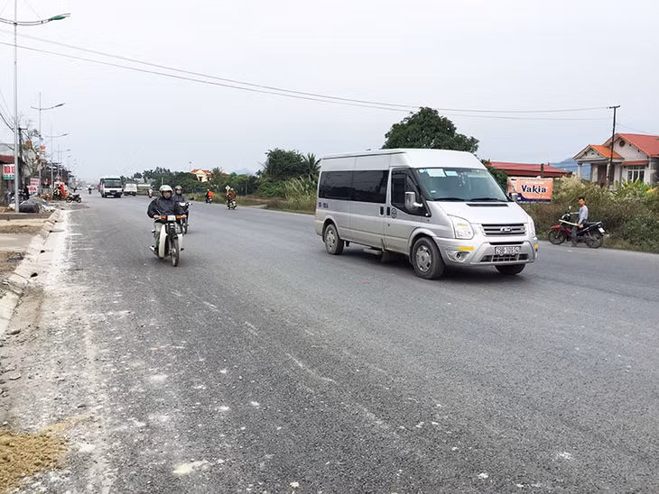 Hoàn thành hạng mục thảm nhựa mặt đường