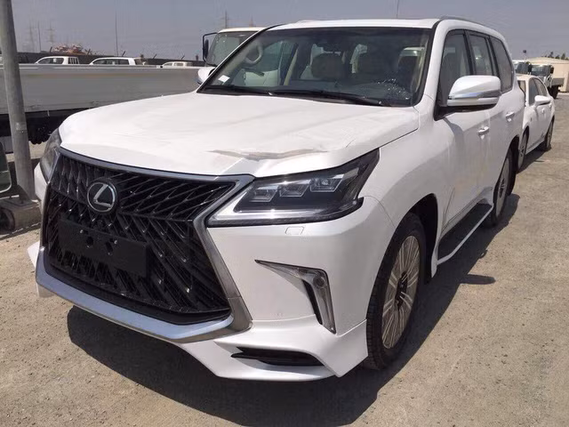 Chiếc Lexus LX570 Super Sport 2018 đang được rao bán. Ảnh: Nghia Tran.