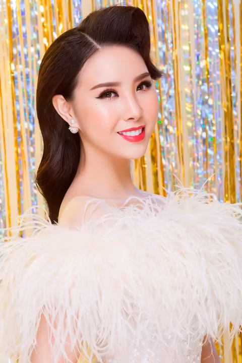 Dù đang học tập tại TP Hồ Chí Minh nhưng Trâm vẫn tranh thủ tham gia những show diễn, tích cực hoạt động thiện nguyện trên khắp cả nước