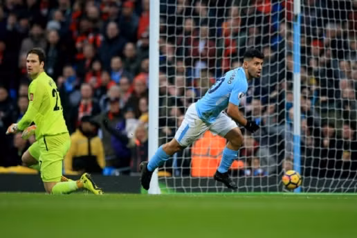  Aguero đã ghi được 100 bàn thắng trên sân nhà Etihad. 