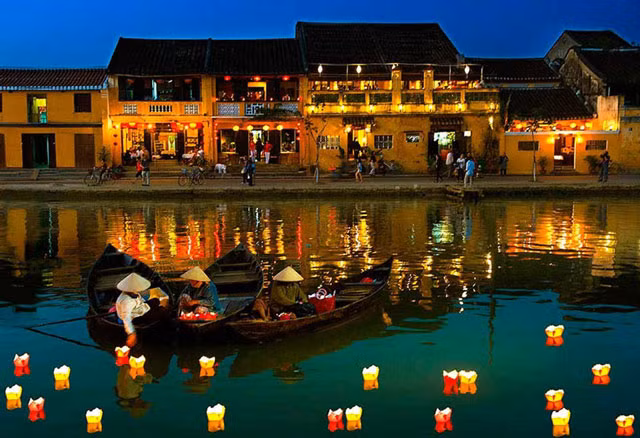 8. Hội An. Là thành phố cổ trực thuộc tỉnh Quảng Nam, Việt Nam. Phố cổ Hội An với những di sản kiến trúc đã có từ hàng trăm năm trước, được công nhận là di sản văn hóa của UNESCO từ năm 1999.
