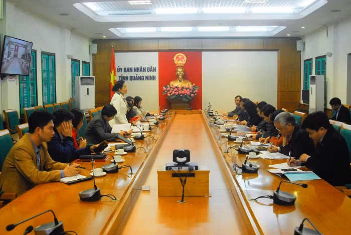 Quang cảnh buổi làm việc.