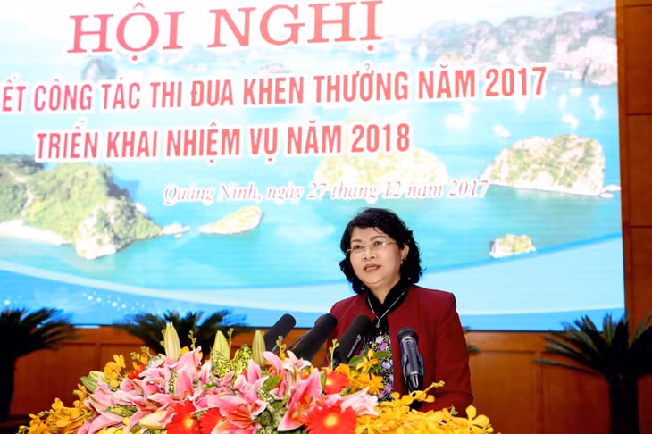 Đồng chí Đặng Thị Ngọc Thịnh, Uỷ viên T.Ư Đảng, Phó Chủ tịch nước CHXHCN Việt Nam, Phó Chủ tịch Thứ nhất Hội đồng Thi đua – Khen thưởng Trung ương phát biểu chỉ đạo tại hội nghị