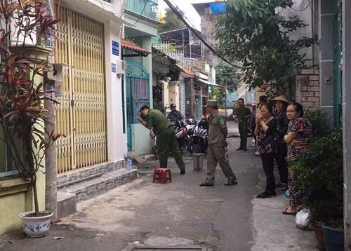 Lực lượng công an đến điều tra hiện trường.