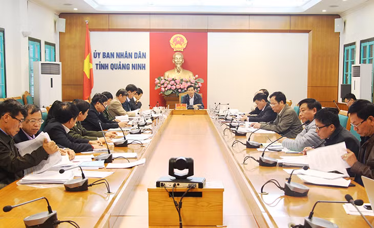 Đồng chí Nguyễn Đức Long, Bí thư Ban Cán sự Đảng, Chủ tịch UBND tỉnh phát biểu chỉ đạo tại cuộc họp.