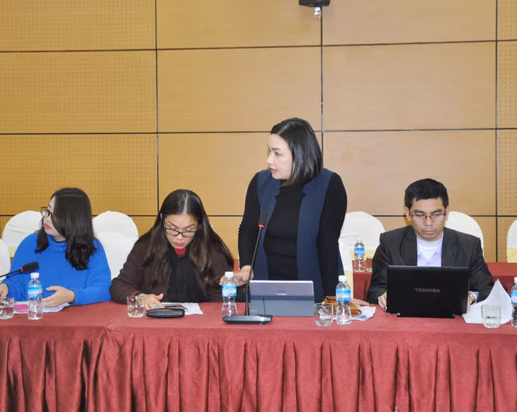 Phóng viên cơ quan báo chí đặt câu hỏi liên quan đến công tác tổ chức Năm Du lịch quốc gia 2018