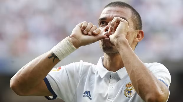  Pepe chưa đạt được thỏa thuận gia hạn với Real Madrid. Ảnh: Marca