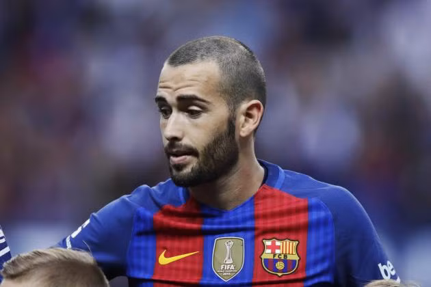  Barca không muốn bán Vidal.