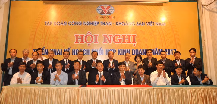 Tại Hội nghị, Tổng Giám đốc Tập đoàn đã ký hợp đồng nguyên tắc chung phối hợp kinh doanh với các đơn vị thành viên