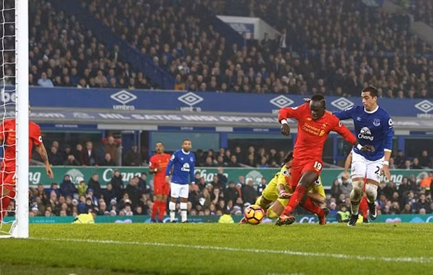  Mane có pha lập công duy nhất đem về 3 điểm cho Liverpool.