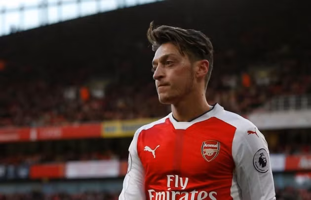  Oezil có trận đấu thứ 100 cho Arsenal ở Ngoại hạng Anh.