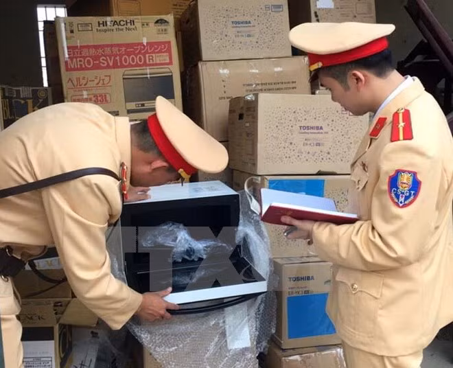 Hàng hóa không có giấy tờ hợp lệ bị bắt giữ. (Ảnh: Trịnh Duy Hưng/TTXVN)