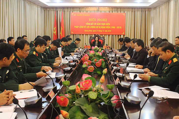 Phó Chủ tịch UBND tỉnh Vũ Thị Thu Thủy và các đại biểu dự hội nghị tại điểm cầu Quảng Ninh.