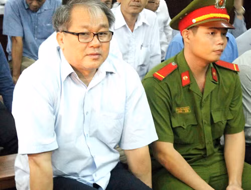Dù sức khỏe yếu, ông Danh vẫn giữ được thần thái tốt trước phiên tòa. Ảnh: Q. B.