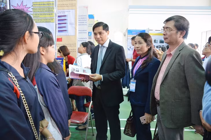 Đồng chí Vũ Văn Diện, Phó Chủ tịch UBND tỉnh dự và chỉ đạo hội nghị.
