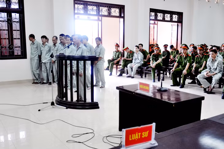 TAND tỉnh xét xử sơ thẩm vụ Thân Văn Hệ và đồng phạm tổ chức đánh bạc và đánh bạc tại TX Đông Triều. Ảnh: Quang Minh