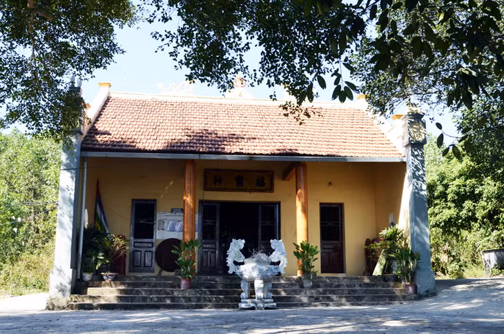 Đền thờ Đức ông Hoàng Cần tại thôn Hà Dong Bắc, xã Hải Lạng, huyện Tiên Yên.