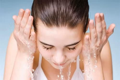 Làn da người trưởng thành nặng khoảng 4kg