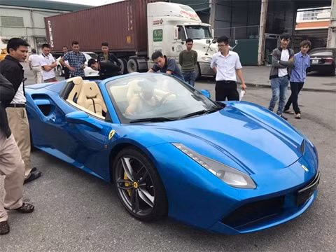 Mẫu xe thể thao mui trần Ferrari 488 Spider vừa về Việt Nam. Ảnh: Sơn Tùng